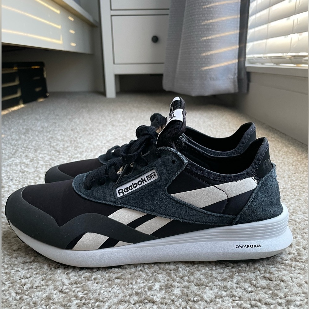 Women’s Reebok Shoes Size 9